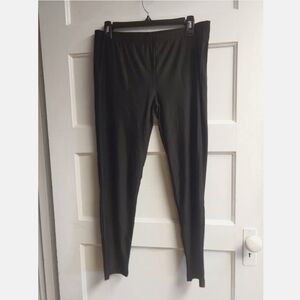 Miley Cyrus black spandex leggings